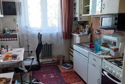 Apartament cu 3 camere decomandat în Săsar