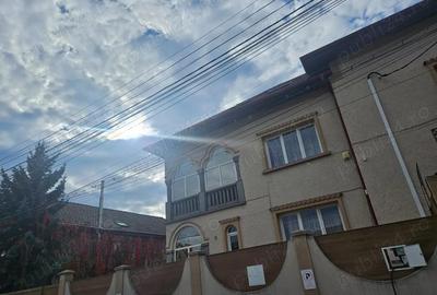 De inchiriat Cladire reprezentativa, pretabila pentru gradini?a, birouri sau centru educa?ional De inchiriat Cladire reprezentativa, pretabila pentru gradini?a, birouri sau centru educa?ional - 9