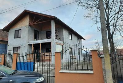Casă cu 4 camere cu Teren 5 Mp în Exterior Vest - 2