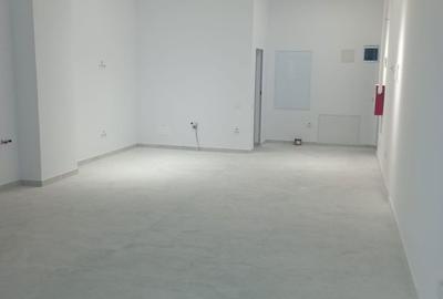 Spațiu comercial, de 48 mp, în Central - 3