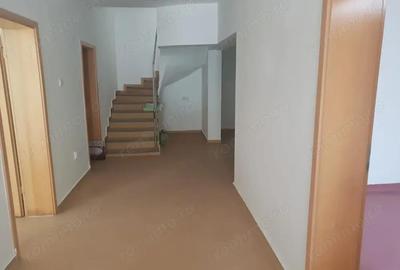 Ofer la inchiriere SAD zona centrala Balcescu-Rusu Sireanu, P+1+M, 200 mp utili, 10 camere + 4 bai - 12