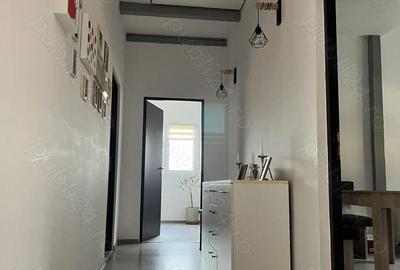 Apartament cu 4 camere decomandat în Zăvoi - 5