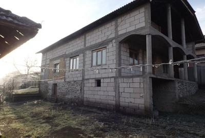 Casă cu 8 camere cu Canalizare în Pocruia - 3