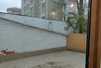 Spațiu comercial, de 120 mp, în Central - 8