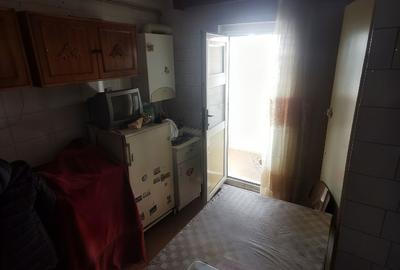 Apartament cu 3 camere decomandat în Pietroasa - 2