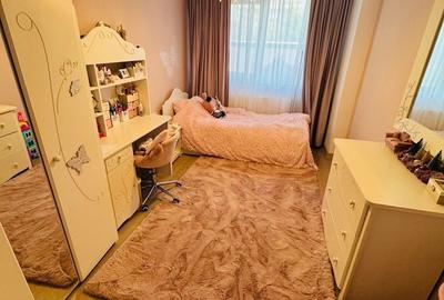 Apartament cu 3 camere decomandat în Sisești