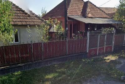 Casă cu 4 camere decomandat în Central