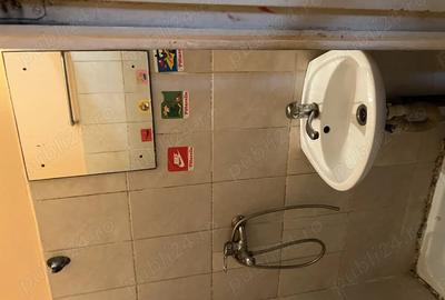 Garsoniera de vanzare cu priveli?te spre terenul de fotbal - 5