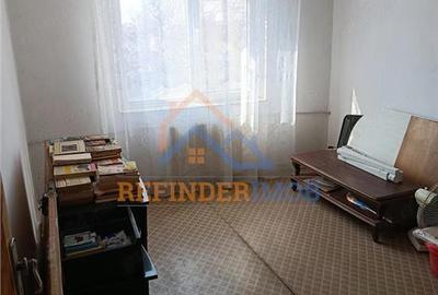 Apartament cu 3 camere decomandat în Rahova - 2