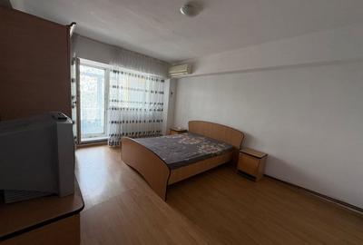 Apartament cu 4 camere decomandat, mobilat în 1 Mai
