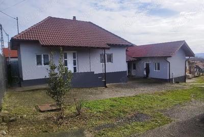 Casă cu 3 camere cu Teren 2500 Mp în Central - 10