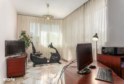 Casă cu 9 camere cu Teren 510 Mp în Tei - 1