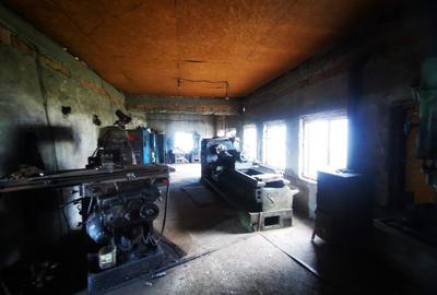 Teren + hală comercială + casa + spațiu logistic - Autostrada A8 - 8