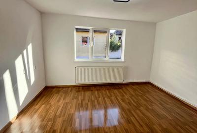 Casa renovata de vanzare 80mp 556mp teren in Zarnesti, jud. Brasov - liniste, natura. - 2