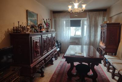 Apartament cu 4 camere decomandat în P-ța Universității - 13