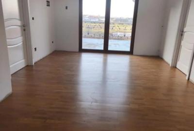 Casă cu 7 camere cu Teren 2500 Mp în Marginea - 1