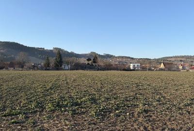 Teren de 1150 mp, în Central - 2