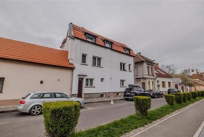 Locuinta cu caracter,doua niveluri,4 camere,terasa,garaj,curte,Centru Istoric Br - 2