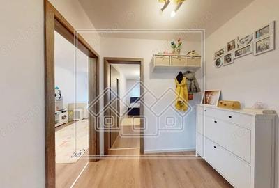 Ap cu 3 camere, balcon, mobilat si utila modern - zona C. Surii Mici - 15