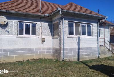 Casă cu 3 camere cu Teren 1447 Mp în Central - 1
