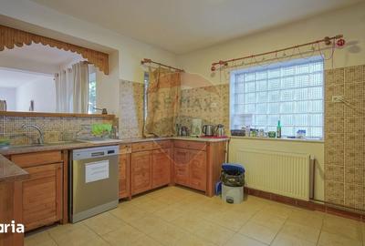 Casă cu Teren 596 Mp în Central - 16