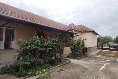 Casă cu 5 camere cu Teren 1550 Mp în Suplacu de Barcău - 10