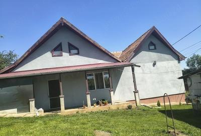 Casă cu Teren 1450 Mp în Luna