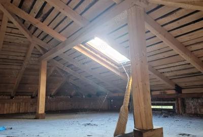 Casă cu 4 camere cu Teren 160 Mp în Central - 1