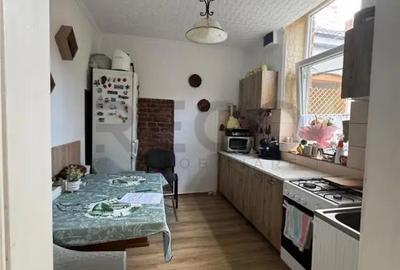 Casă cu 3 camere cu Teren 400 Mp în Central - 1