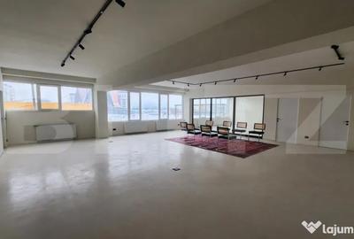 Spațiu comercial, de 120 mp, în Central - 4