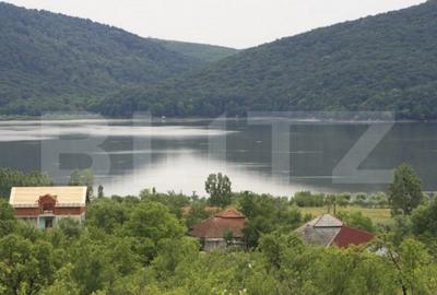 Teren de 5000 mp, în Central