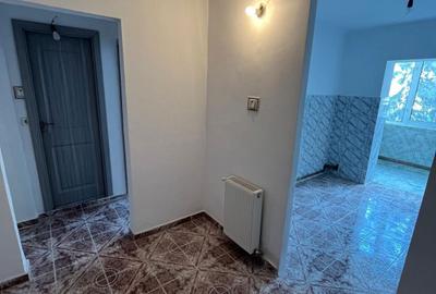 Apartament cu 2 camere decomandat în Micro 12