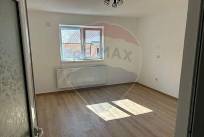 Casa renovata cu 4 camere in Ureche?ti - 6