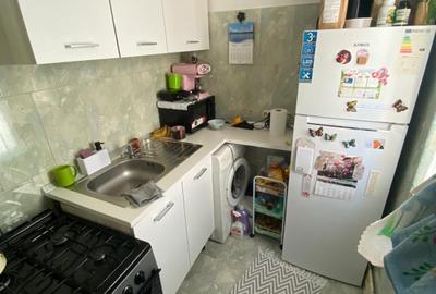 ENESCU , apartament cu 3 camere ,etaj 4 -acoperis! - 2