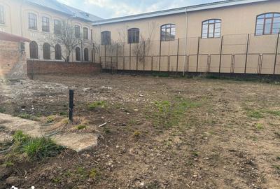 Teren de 1111 mp, în Central - 4