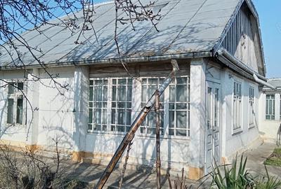 Casă cu Teren 2200 Mp în Brăești - 2