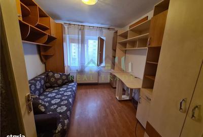 Apartament cu 3 camere decomandat în Astra