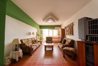 Apartament cu 4 camere în Poarta 6 - 1