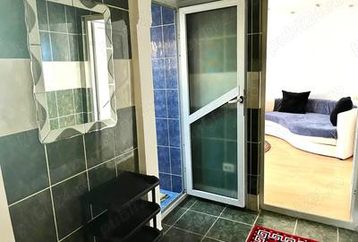 Apartament cu 2 camere, Micro 11, zona buna, spatios.