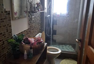 Vand apartament 3 camere(bloc nou),zona 300,et 1 - 1