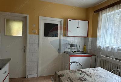 Apartament cu 4 camere decomandat în Central - 4