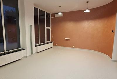 Spațiu comercial, de 200 mp, în Ultracentral - 5