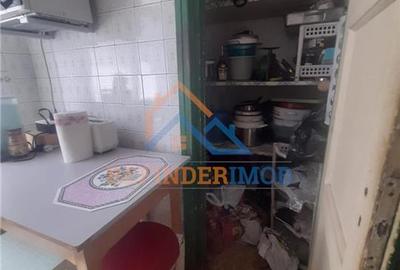 Apartament cu 3 camere semidecomandat în 1 Mai - 10
