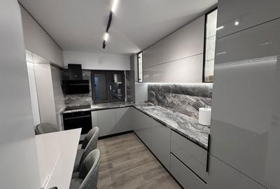 Apartament cu 3 camere decomandat în Exterior Vest