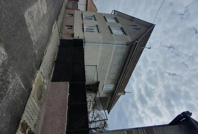 Casă cu 5 camere cu Teren 600 Mp în Central - 1