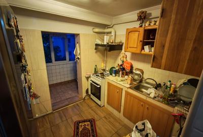 Apartament cu 3 camere decomandat în Zăvoi - 9
