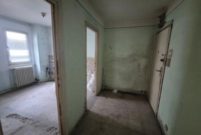 Apartament cu 2 camere semidecomandat în Micro I - 2