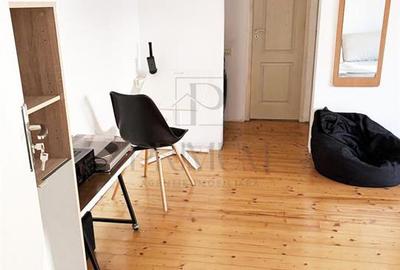 Apartament cu 3 camere semidecomandat, mobilat în Buziașului