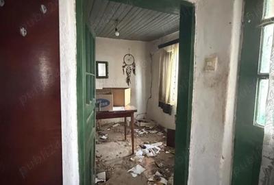 Casă cu Teren 2200 Mp în Izvoru - 2