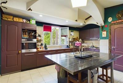 Resedinta impresionanta, arhitectura distincta si vedere panoramica, Centru Isto - 10